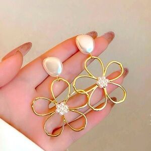 2pcs Faux Pearl Decor Flower Drop